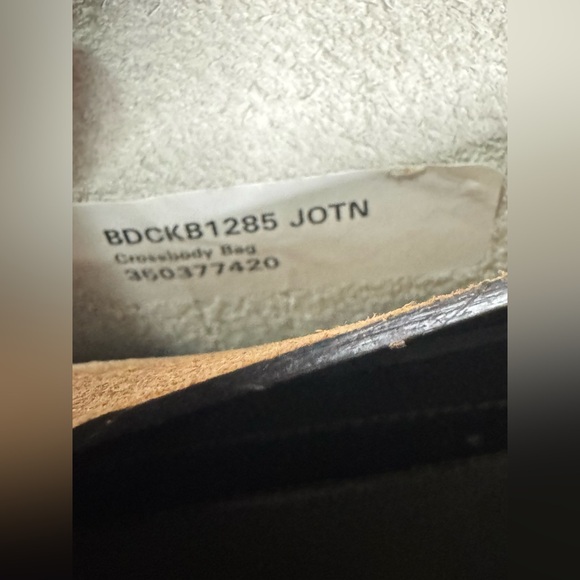 Dooney & Bourke - Duck Crossbody Bag - EUC - White Pebbled Leather & Webbed Body - Picture 8 of 11